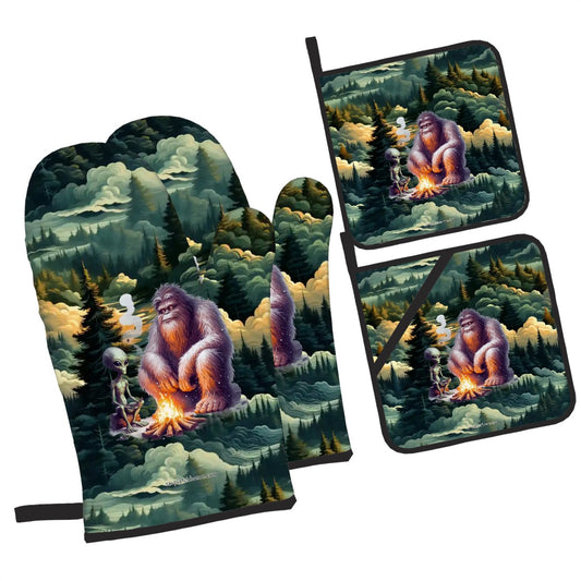 Bigfoot / Sasquatch with Alien, 4 Piece Oven Mitts / Pot Holder Sets