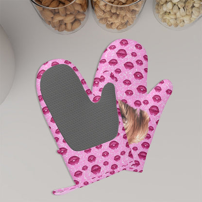 Set of 2 Silicone Heat Resistant Oven Mitts - Bigfoot, Sasquatch Blow Kiss