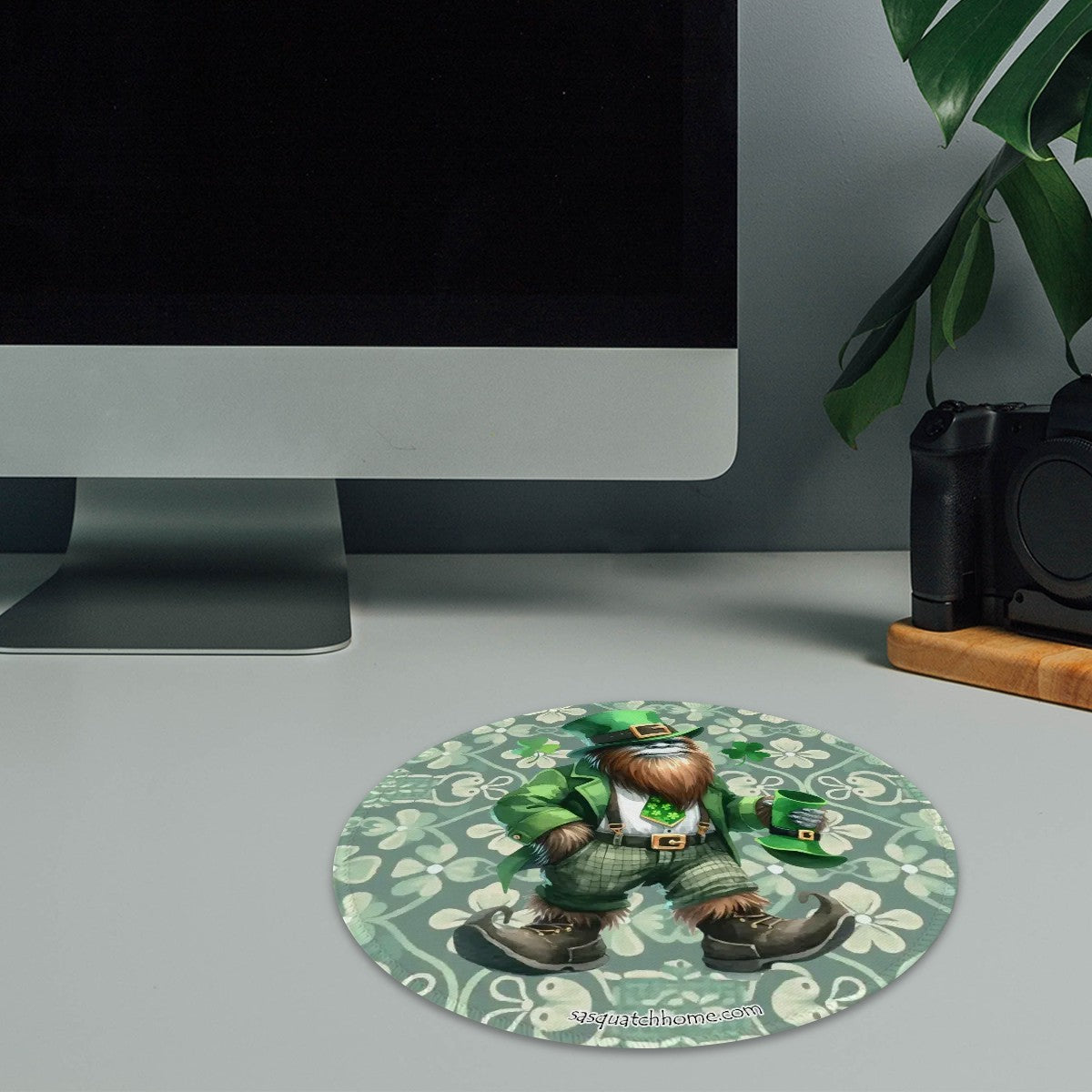 8” Round Mouse pad, Bigfoot / Sasquatch – Anti slip rubber –