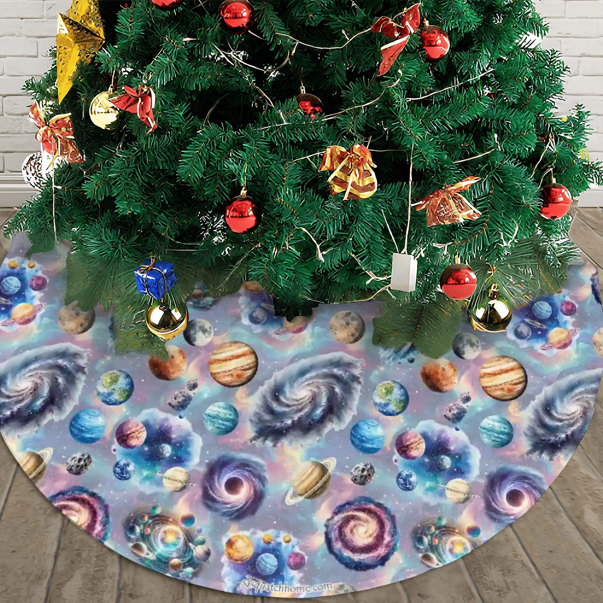 20 Awesome Designs, Plush Christmas Tree Skirt