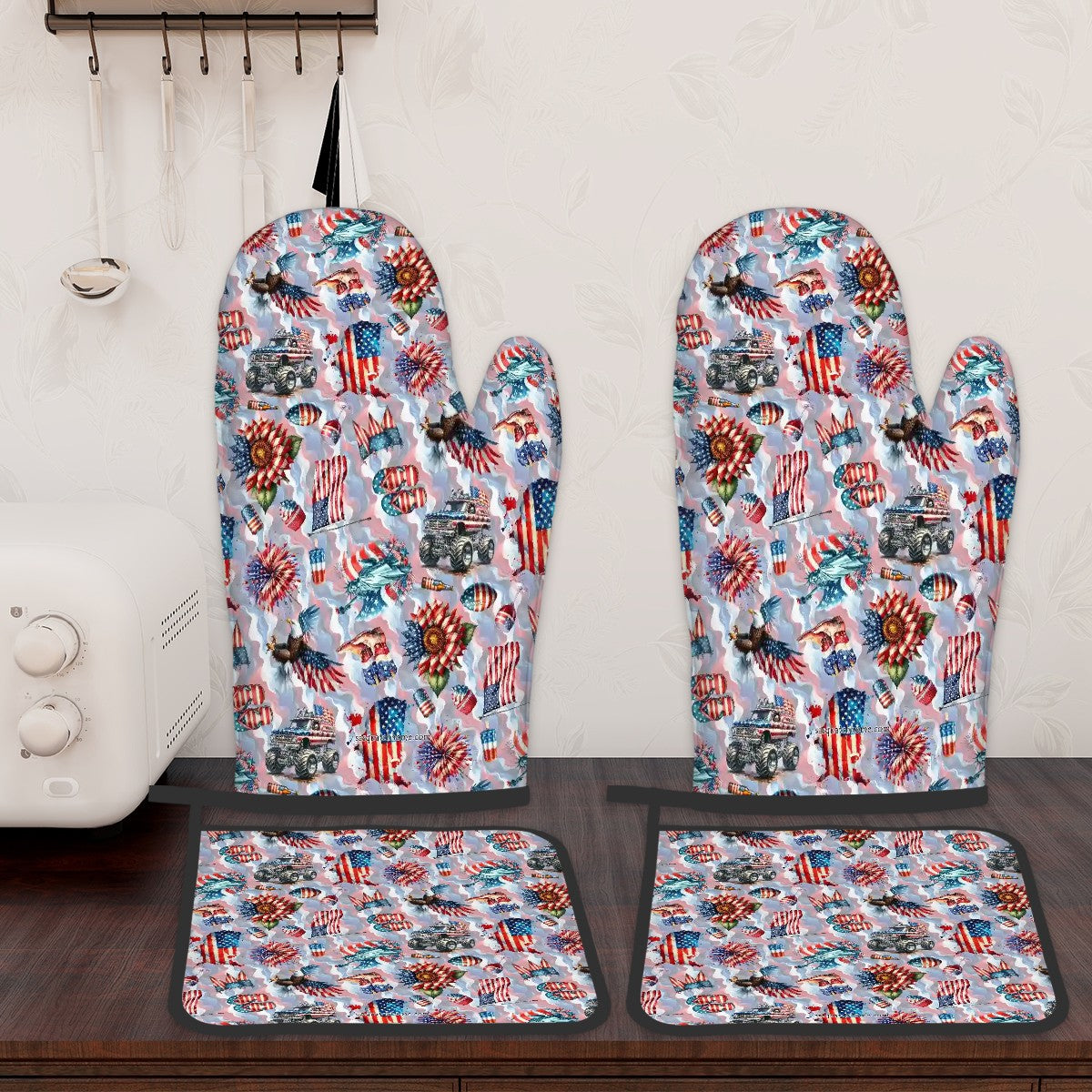 8 Patriot Designs, 4 Piece Oven Mitts / Pot Holder Sets