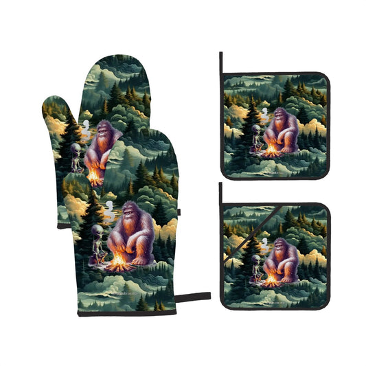 Bigfoot / Sasquatch with Alien, 4 Piece Oven Mitts / Pot Holder Sets