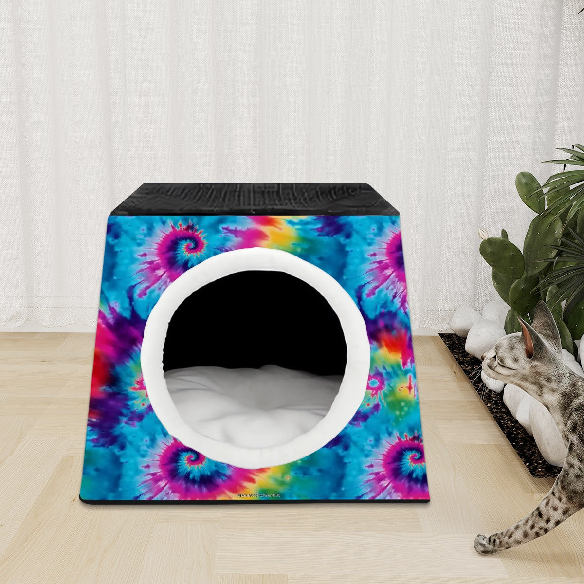 19 Tie Dey, Space Capsule Pet Bed