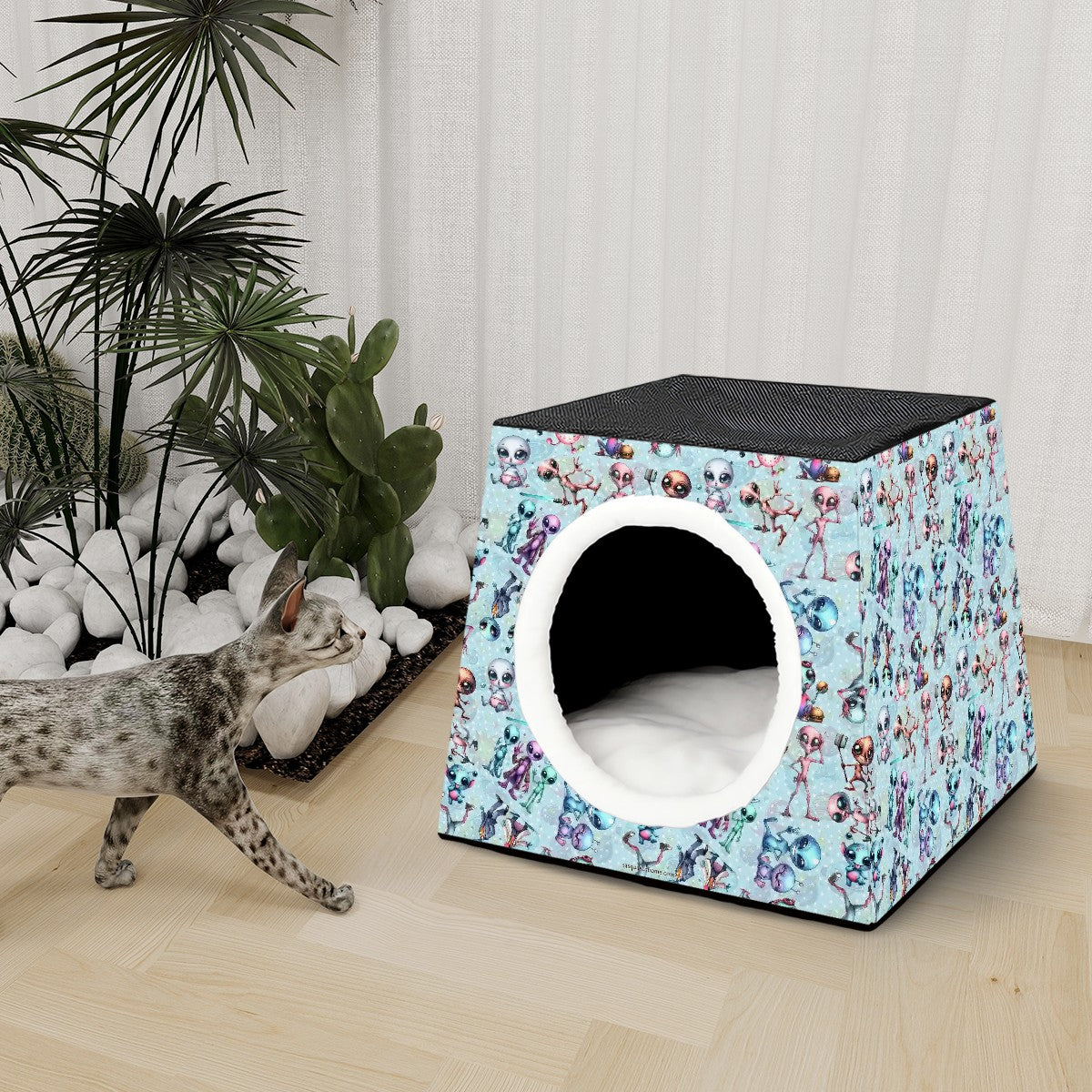 6 Alien Designs, Space Capsule Pet Bed