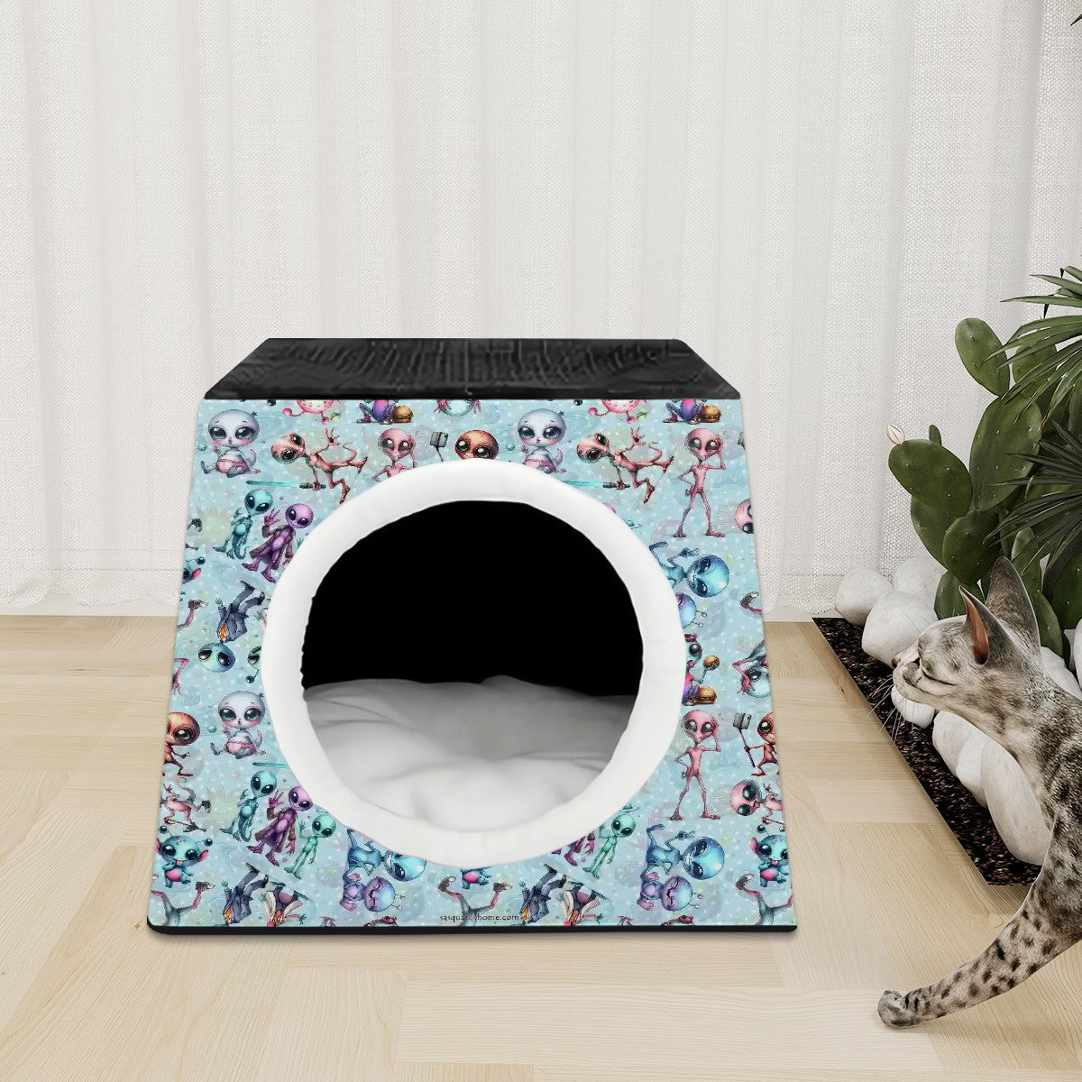 6 Alien Designs, Space Capsule Pet Bed