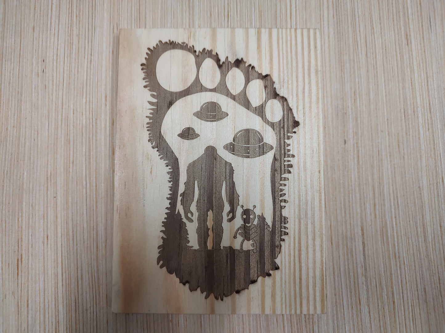 5" x 7" Pine Plaque Sign, Sasquatch & Alien Foot